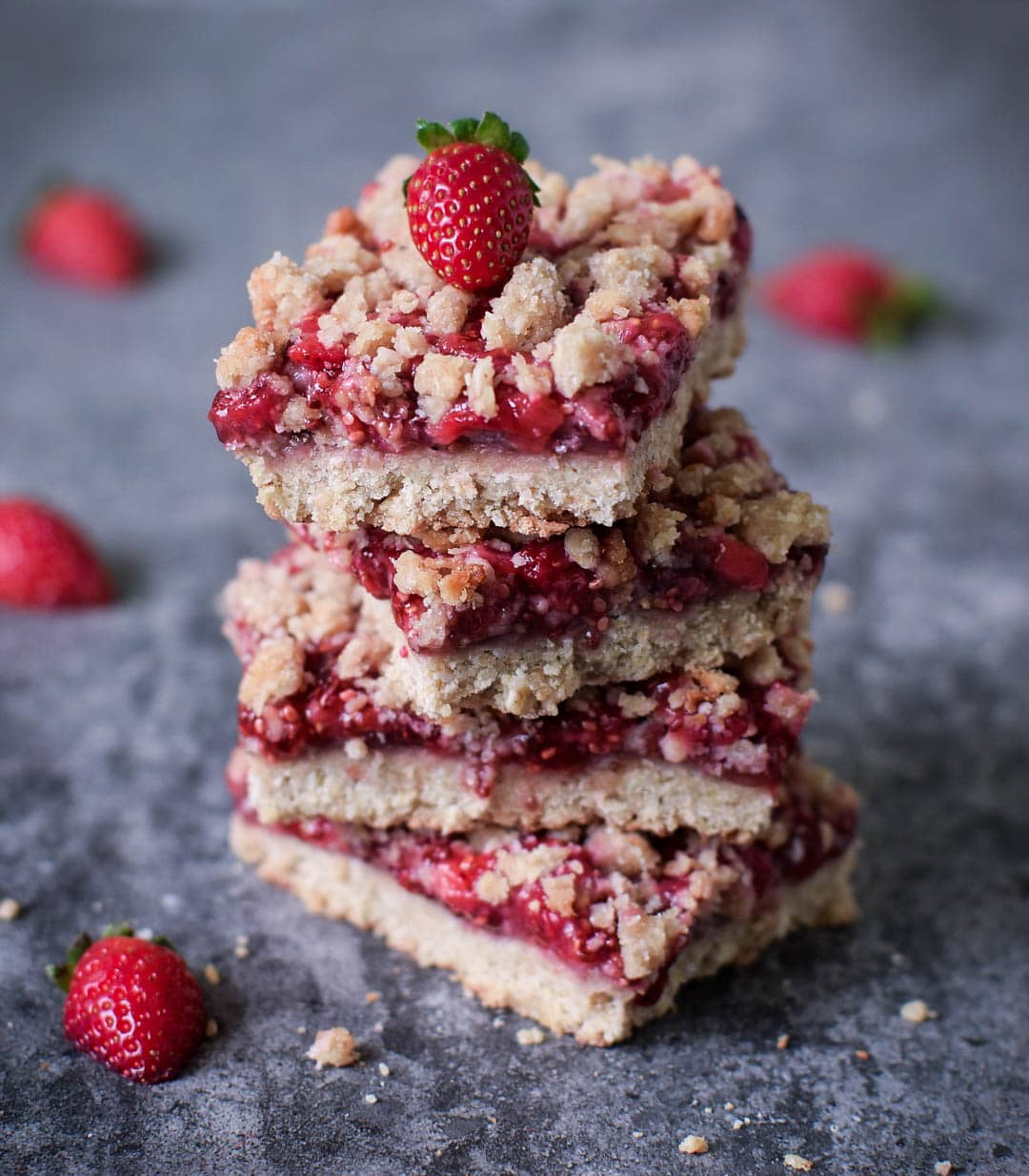 Erdbeer Streuselkuchen | vegan, glutenfrei, gesund - Elavegan
