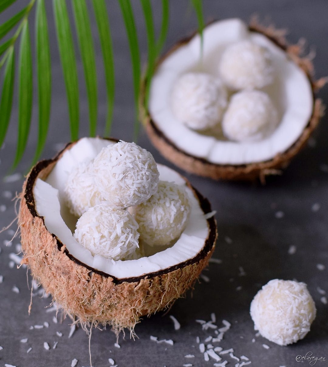 Raffaello selber machen - Kokospralinen in einer Kokosnuss-Schale