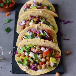 Vegane Tacos mit Kichererben, Avocado und Gemüse