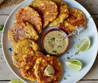 vegane Gemüsebratlinge mit Mais und Paprika glutenfreies einfaches Rezept