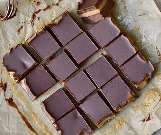 16 schokoladige Brownie-Pralinen von oben