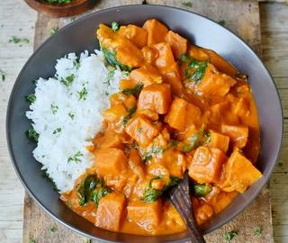 cremiges süßkartoffel-curry mit kokosmilch einfaches veganes rezept