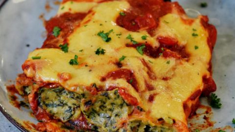 Spinat und Ricotta Cannelloni mit veganem Käse