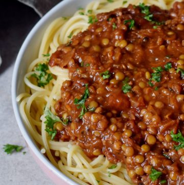 Vegane Bolognese Soße mit Linsen und Spaghetti