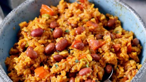 reis mit bohnen einfache reispfanne - vegane hauptgerichte