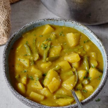 veganes Kartoffel Curry mit grünen Bohnen