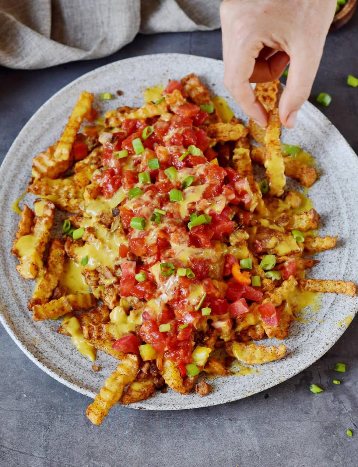 Pommes Mit Hack Pommes mit Käse selber machen (einfach, vegan) - Elavegan