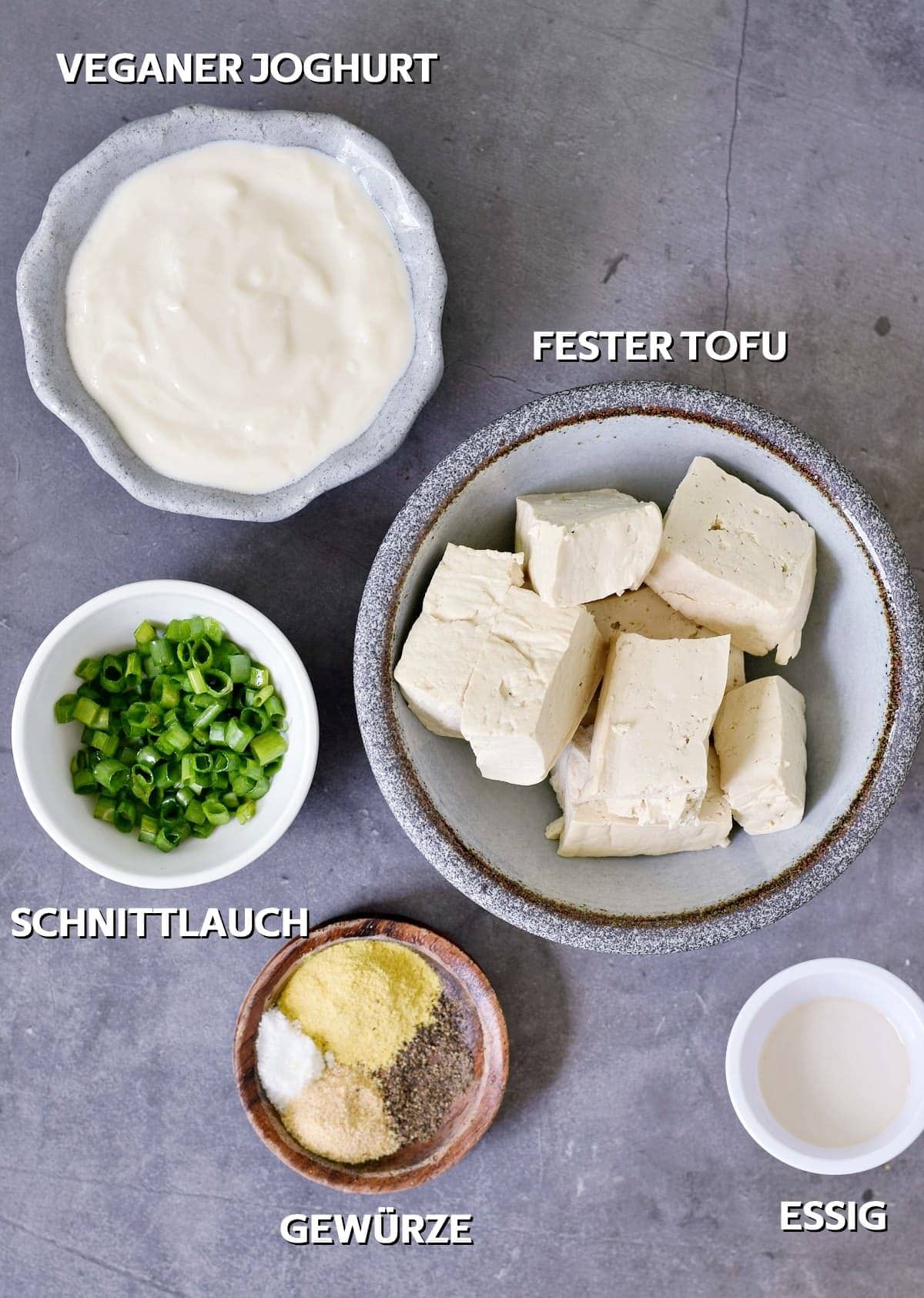 veganer joghurt, fester tofu, schnittlauch, gewürze, essig