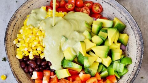 Mexikanischer Avocado-Mais-Salat