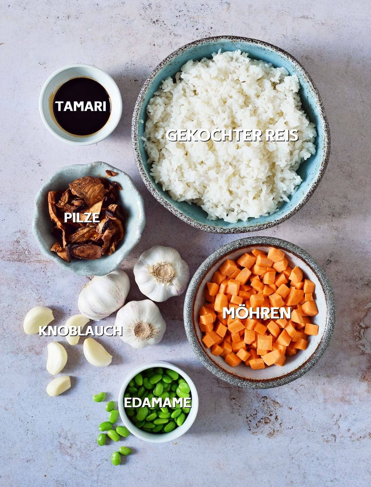 Zutaten gebratener Reis mit Knoblauch