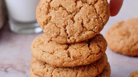 Hand greift nach Snickerdoodles