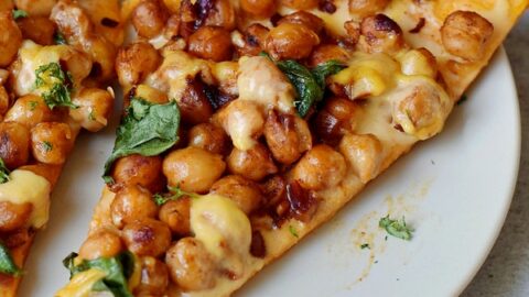 Ein Stück Süßkartoffelpizza