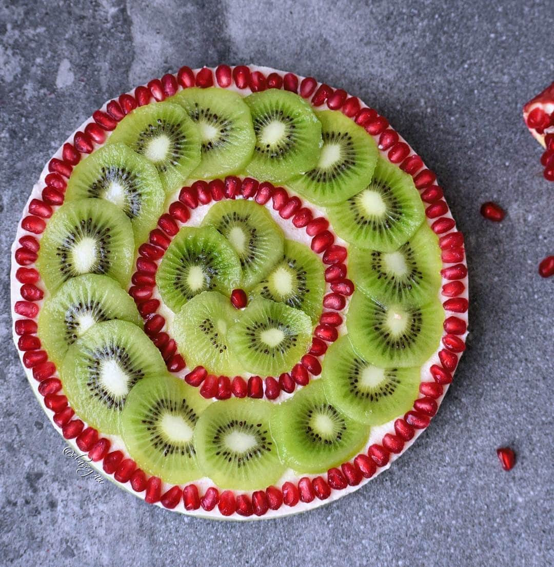 Vegan fruity cheesecake with kiwi and pomegranate from above