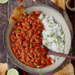 Vegan chili recipe with beans. This healthy chili sin carne is perfect for lunch, meal prep or dinner. The recipe is low-fat and gluten-free. Plant-based chili con carne