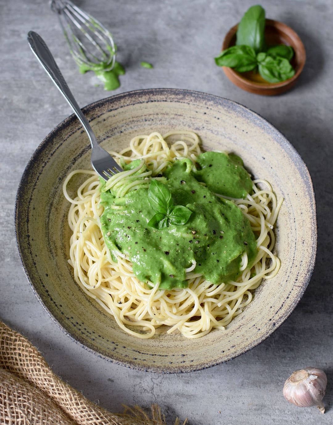 vegan spinach pasta sauce recipe - a creamy spinach basil sauce for spaghetti which is plantbased and gluten free 