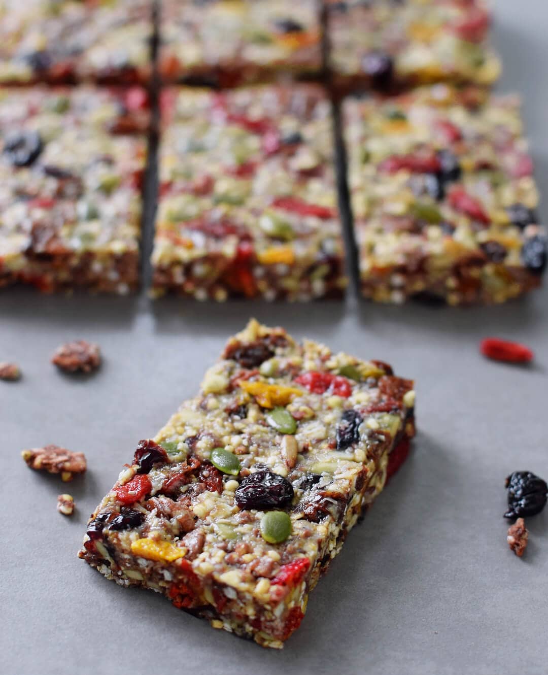 no-bake granola bars with dried fruit and seeds
