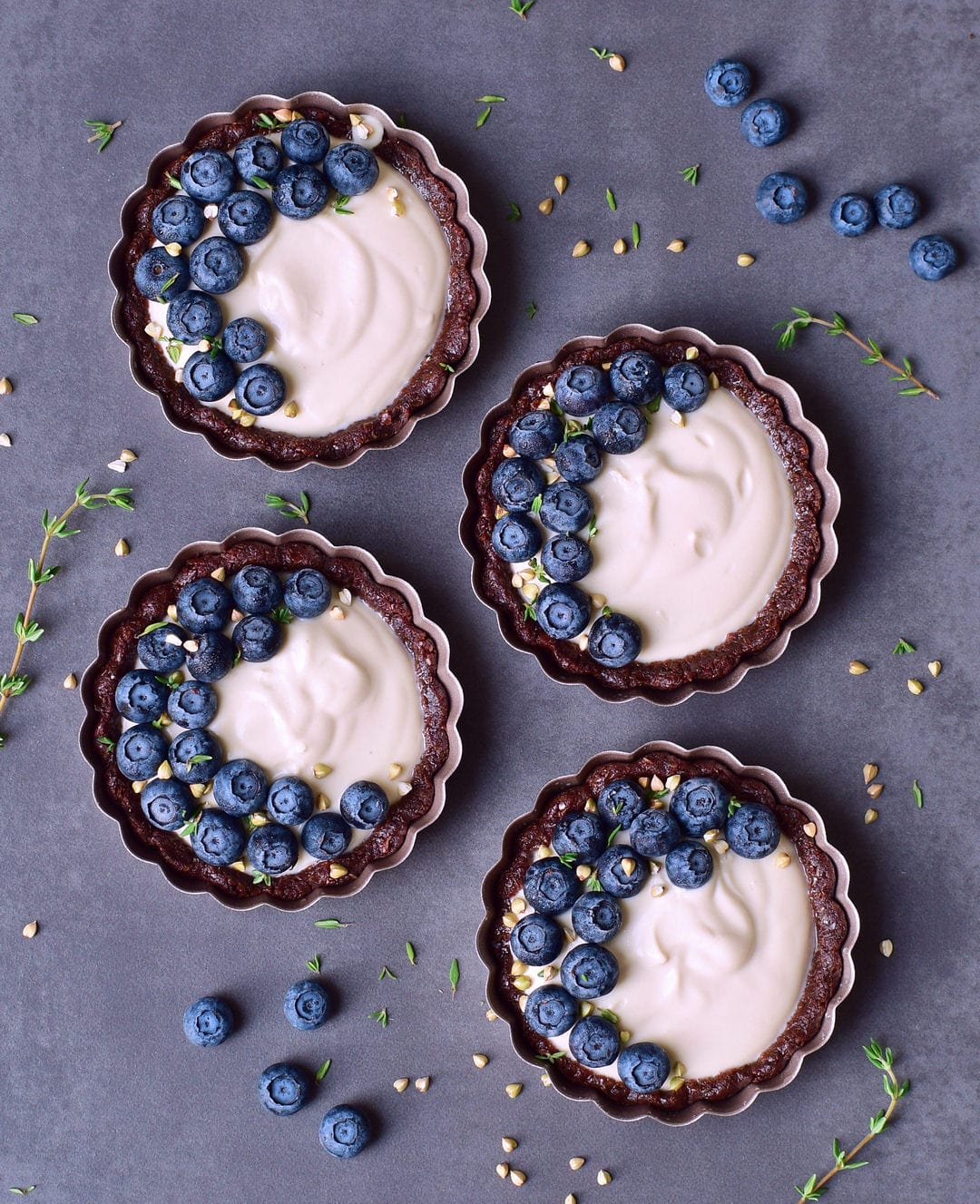 Vegan cheesecake tarts, which are easy to make, gluten-free, refined sugar free, nut-free, and 100% plant-based. The recipe requires no baking. Creamy and delicious dessert which is ready in no time
