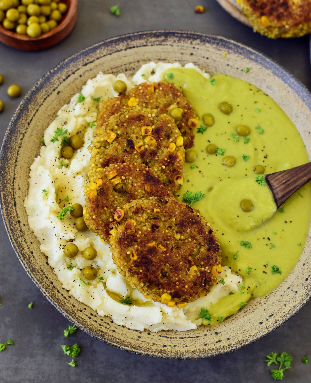 Millet fritters with mashed potatoes and a creamy pea sauce. This recipe is vegan, gluten-free, healthy and the perfect comfort food