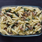 Vegan pasta bake recipe with cauliflower, mushrooms and spinach. This plant-based dinner or lunch is gluten-free, healthy and easy to make. Recipe for vegan cheese sauce included.