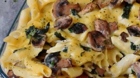 Easy Pasta bake with spinach, mushrooms and vegan cheese sauce