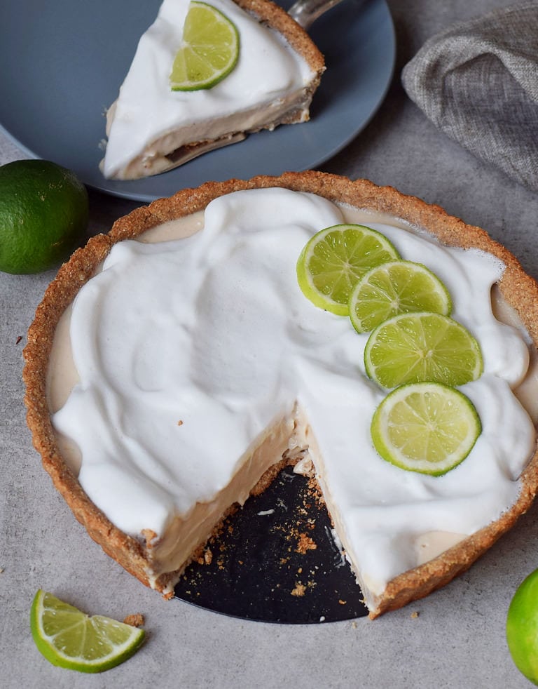 gluten-free pudding pie with limes