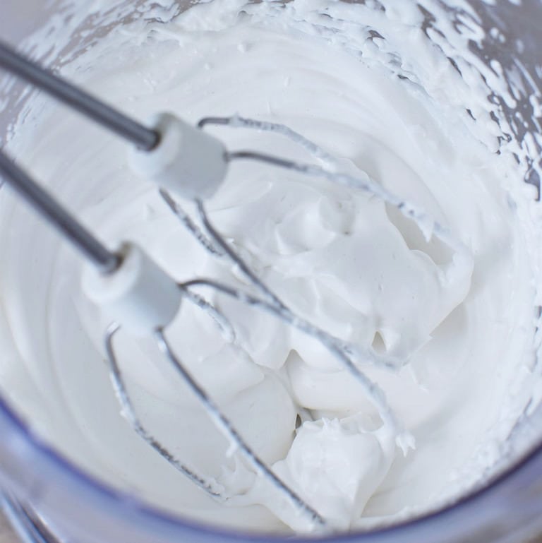 whipped marshmallow fluff from aquafaba (chickpea brine)