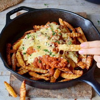 healthy vegan chili cheese fries in black pan