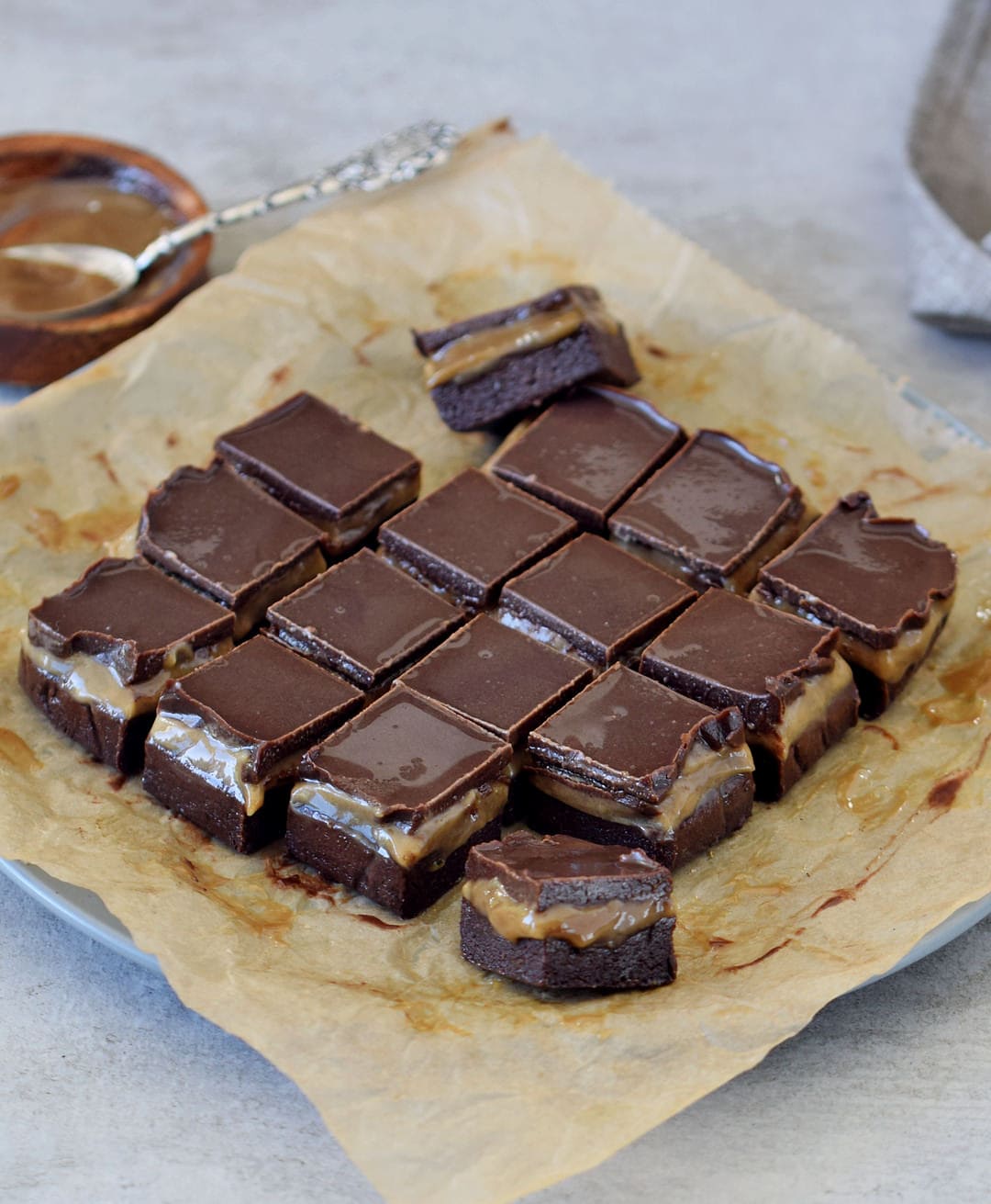 showing 16 brownie bites with caramel