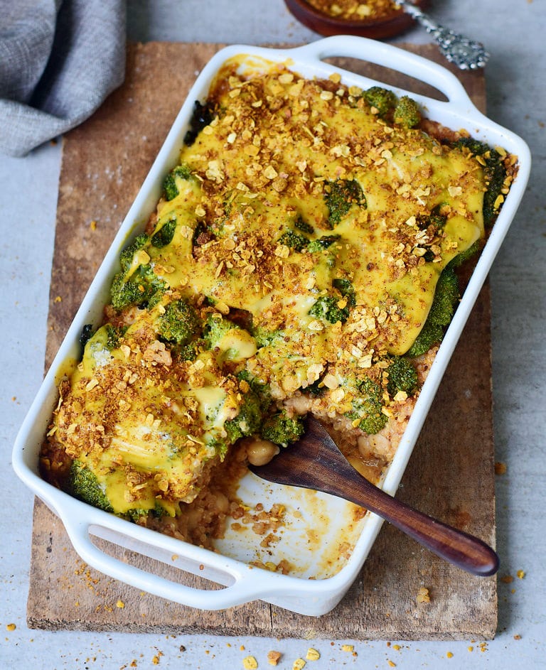 Einfacher Brokkoli Auflauf mit Quinoa und Käse (vegan)