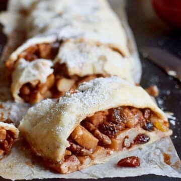 easy apple strudel with raisins and walnuts