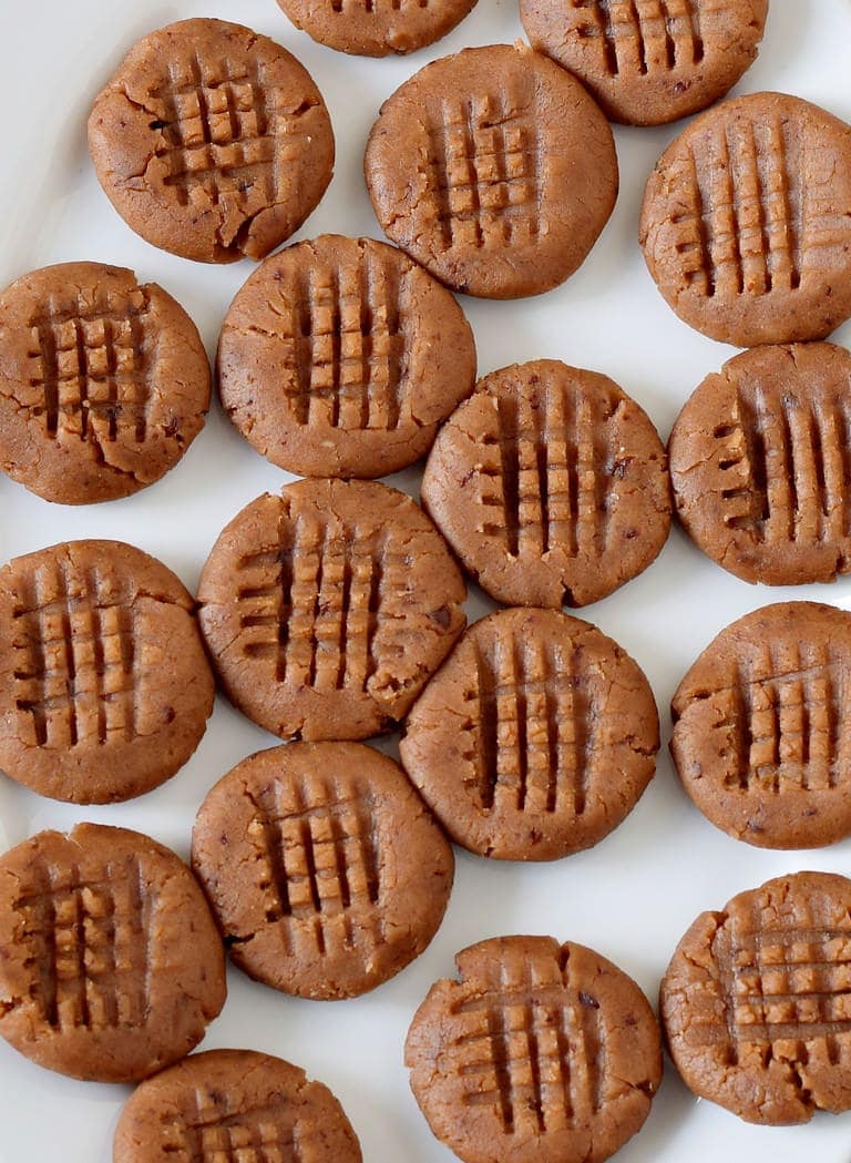 cross-hatched vegan peanut butter cookies