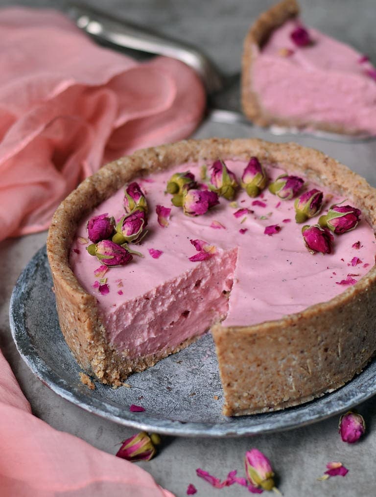 pink vegan eggless cheesecake with rose buds
