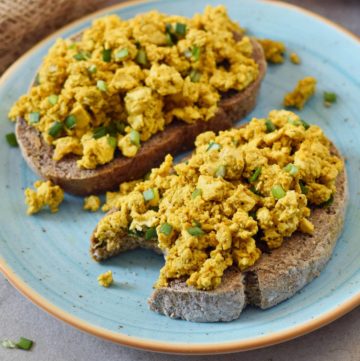 vegan scrambled eggs on bread