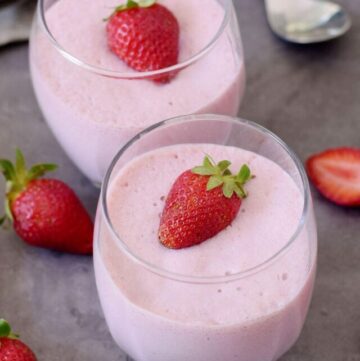 cropped-2-jars-filled-with-strawberry-mousse-and-a-strawberry-on-top.jpg