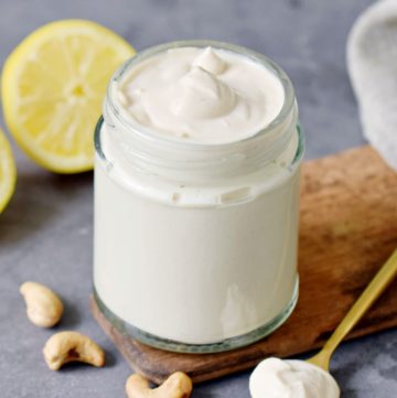 vegan sour cream in a jar with cashews and lemon