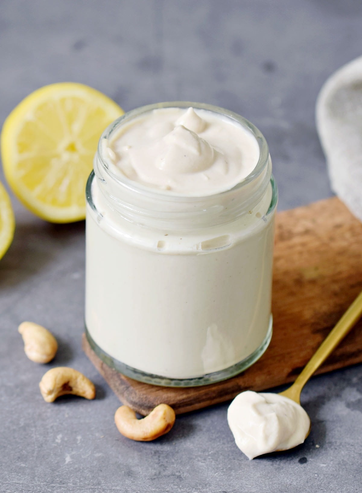 vegan sour cream in a jar with cashews and lemon