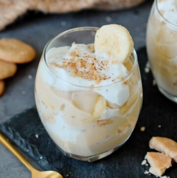 cropped-vegan-pudding-layered-in-jar-with-bananas-whipped-cream-and-vanilla-wafers.jpg