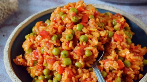 djuvec rice in bowl with spoon