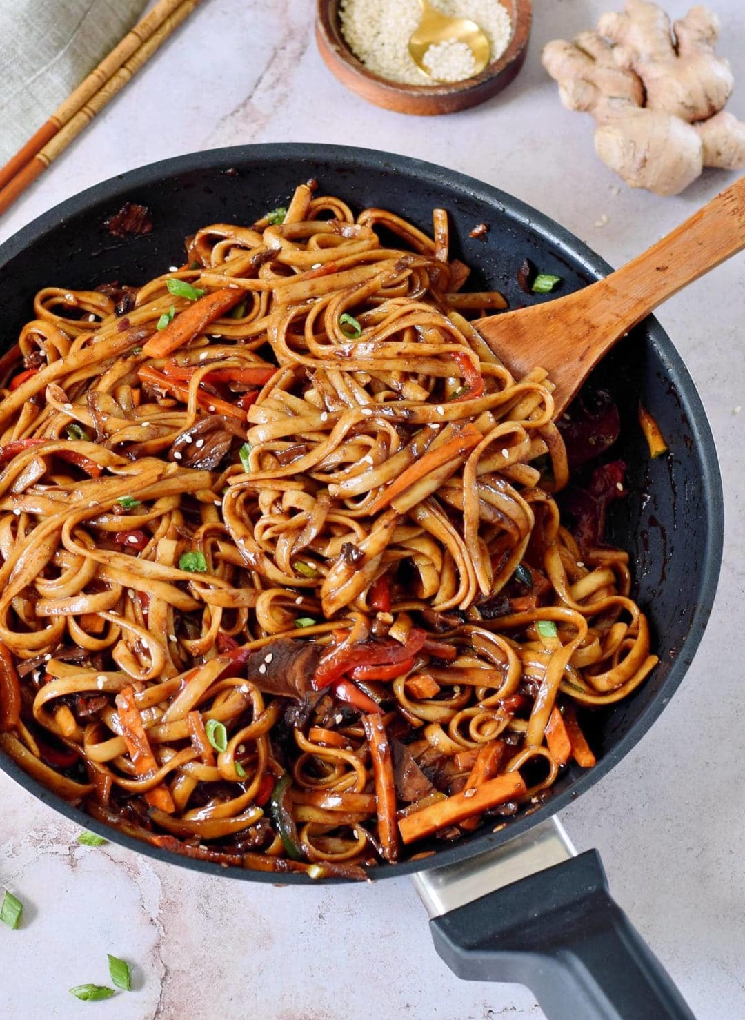 Asian Vegetable Stir-Fry Noodles | Vegan Lo Mein - Elavegan