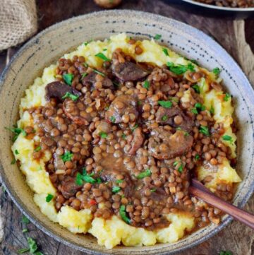 cropped-easy-lentil-stew-with-mash-in-bowl.jpg