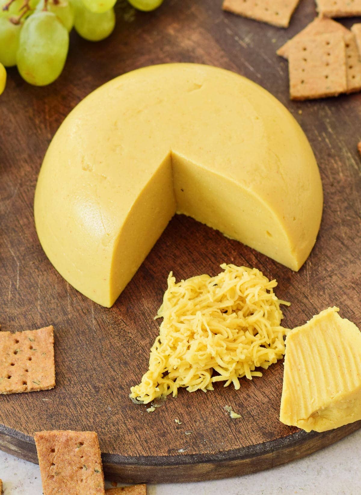 geriebener veganer selbstgemachter Käse