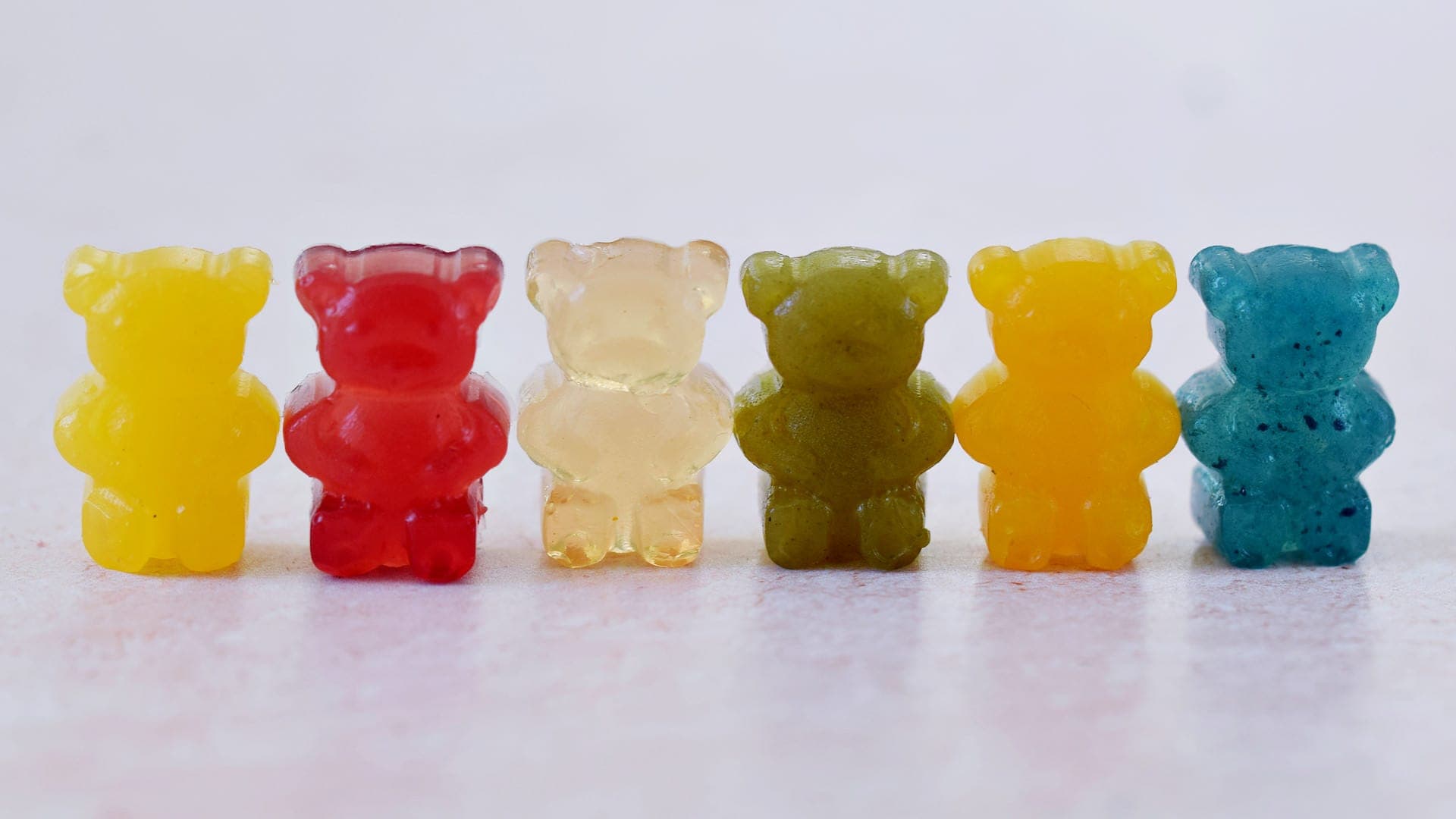 6 vegetarian gummy bears in different colors in a row