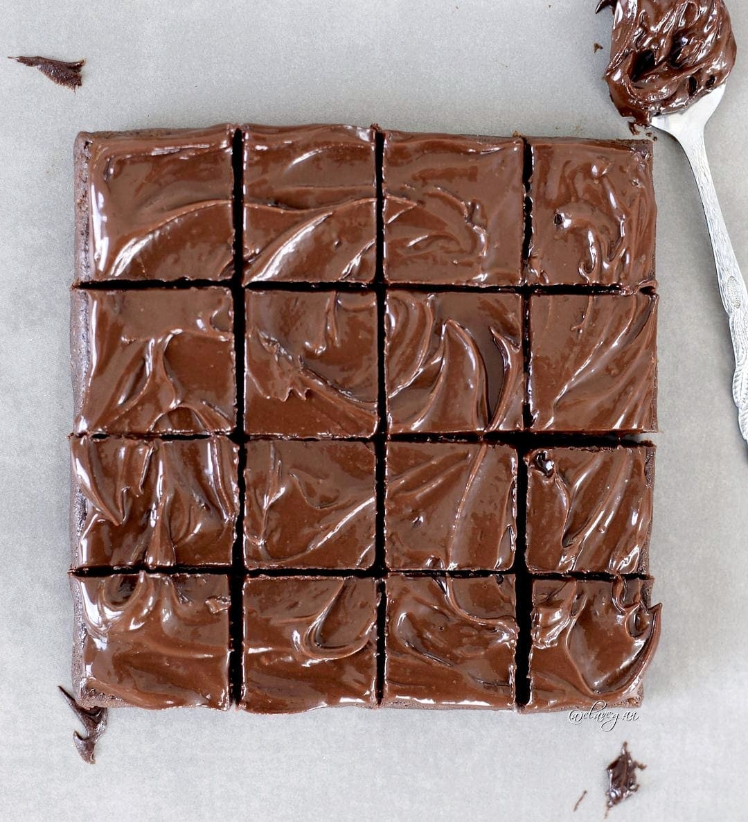 16 square healthy no-bake brownies