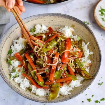 cropped-eating-vegan-chop-suey-over-rice-with-chopsticks-1.jpg