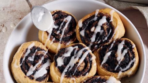 drizzling poppy seed roll with icing