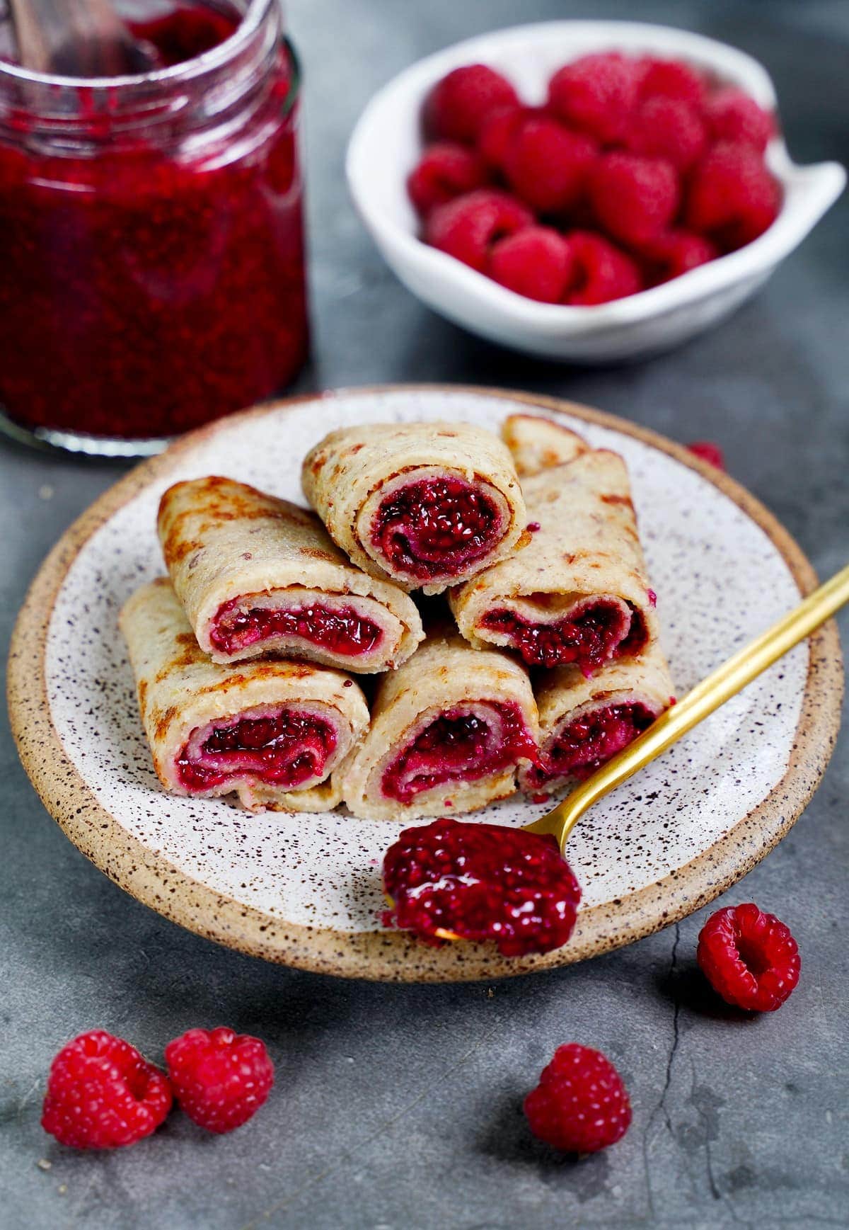 6 crepes rolled up and filled with raspberry jam
