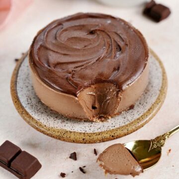 cropped-mini-chocolate-mousse-cake-with-spoon-on-the-side.jpg