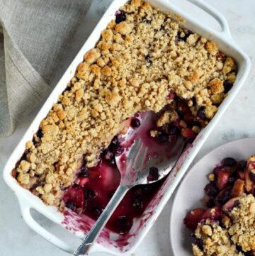 cropped-vegan-blueberry-apple-crumble-in-white-pan-with-large-spoon.jpg
