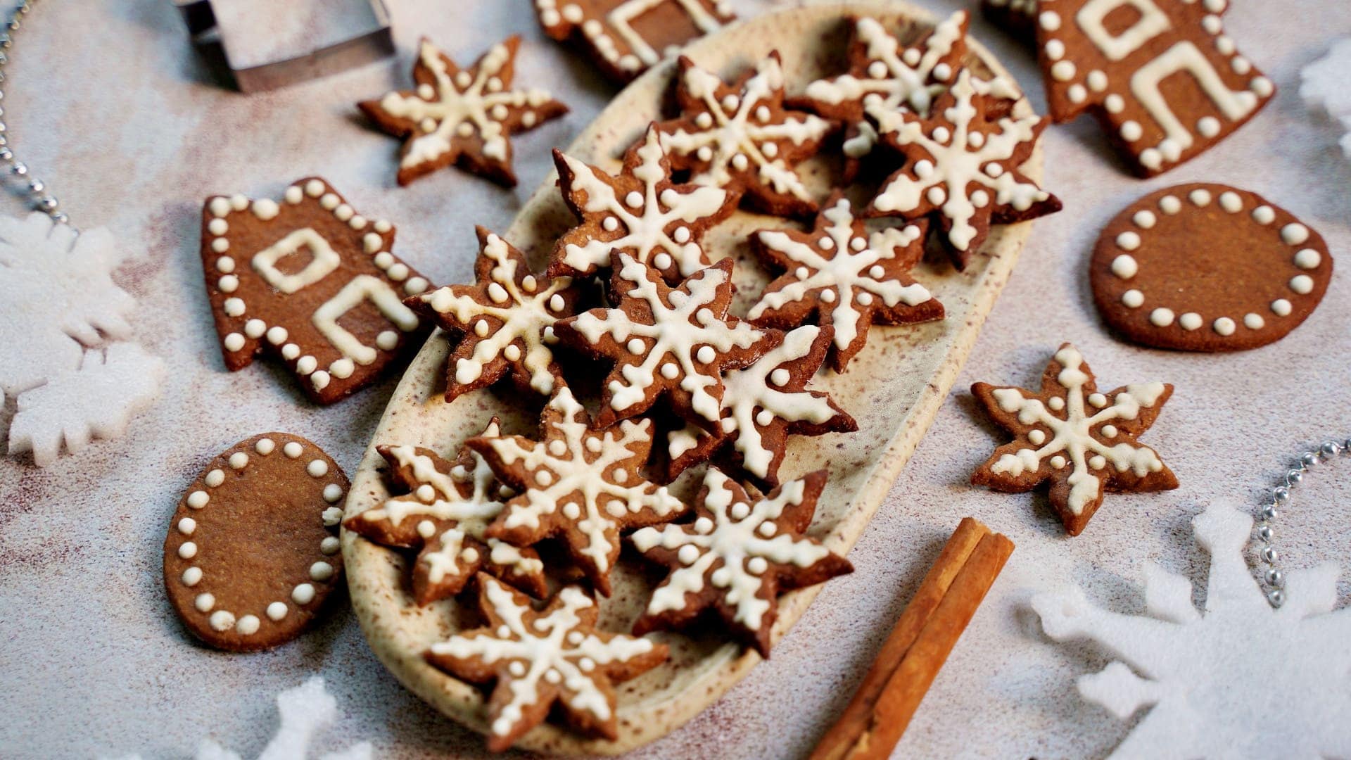 horizontal shot of gluten-free gingerbread cookies with icing decoration on plate
