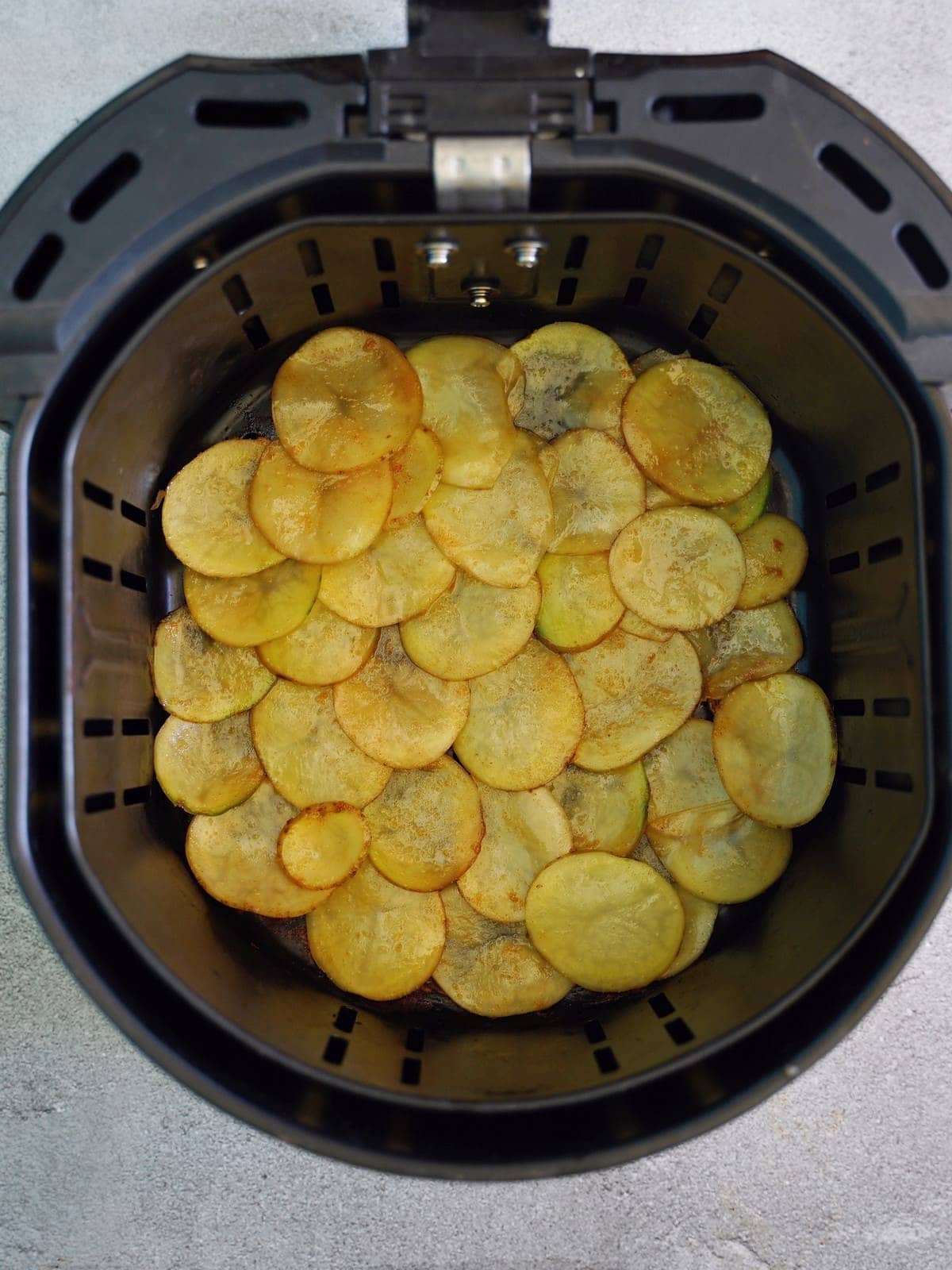 sliced potatoes in air fryer